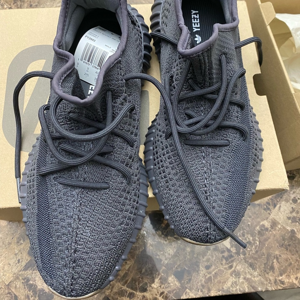 Yeezy 350 V2 size 9.5 (USED)